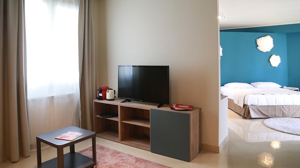 Velvet Rooms 보르디게라 외부 사진